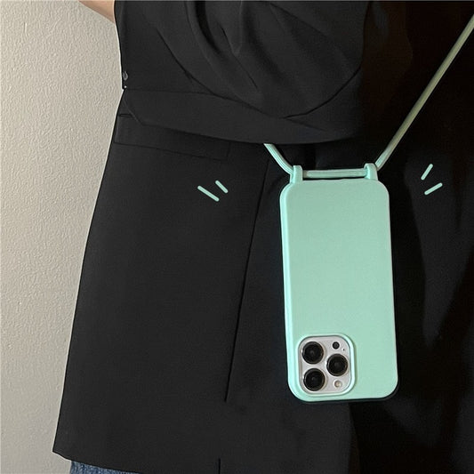 ミントグリーンの斜めストラップ付き スマホケース